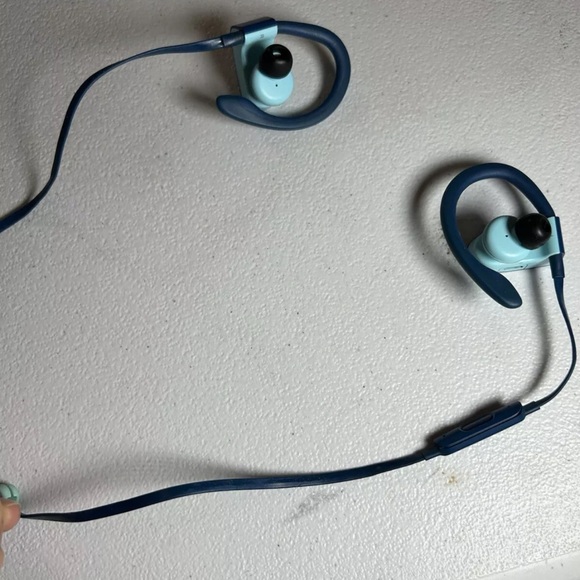 Powerbeats3 Wireless In-Ear Headphones - Flash Blue - Picture 13 of 14